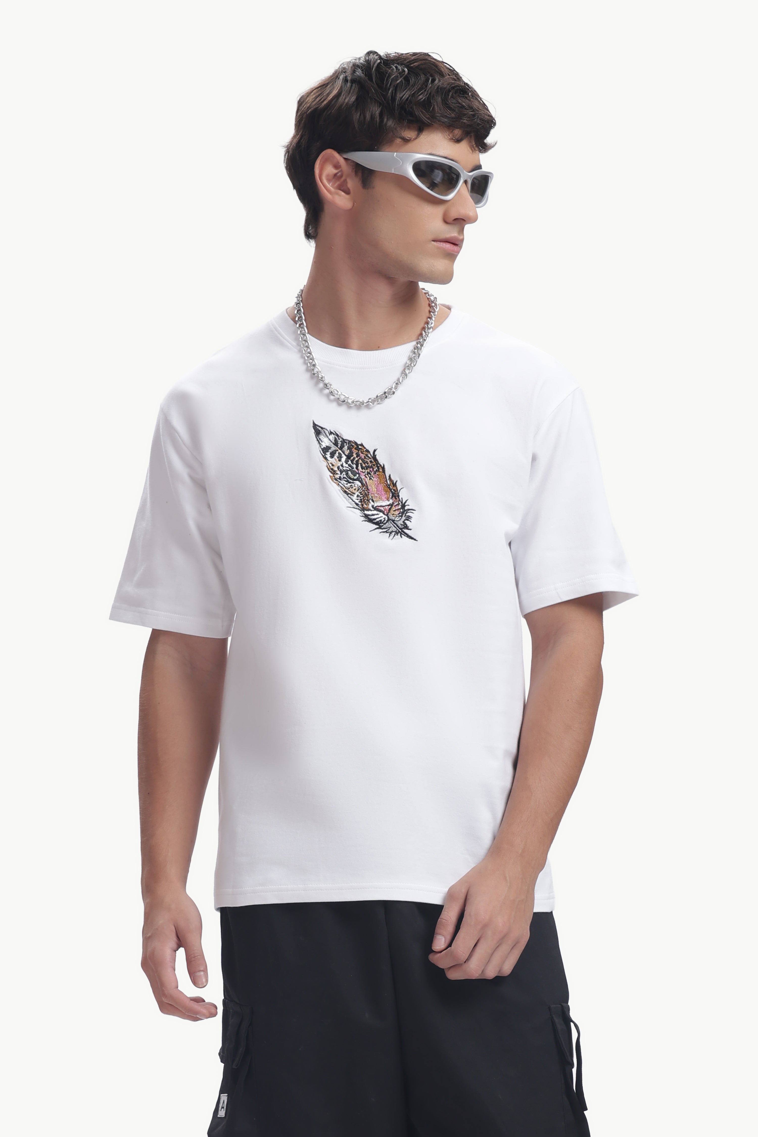 Cheetah feather Embroidery T-Shirt